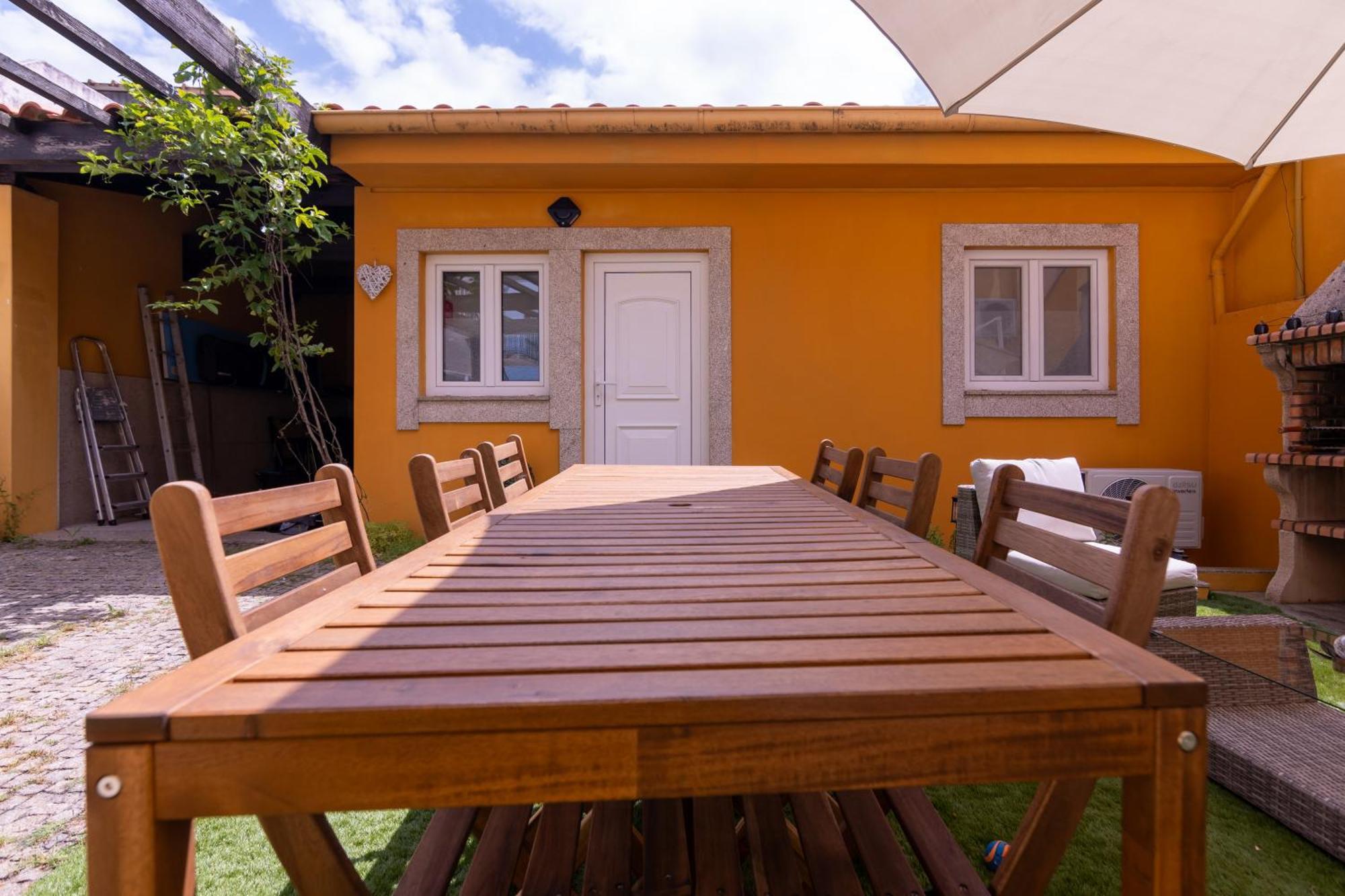 Perafita Yellow House - Ecohost Bagian luar foto