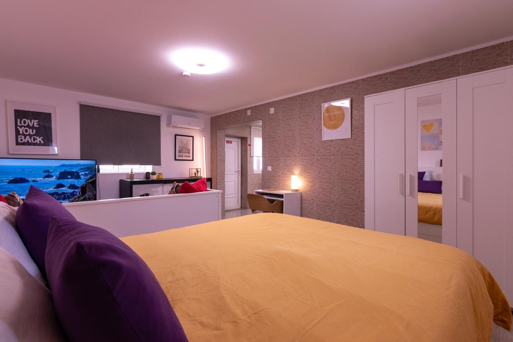 Perafita Yellow House - Ecohost Bagian luar foto
